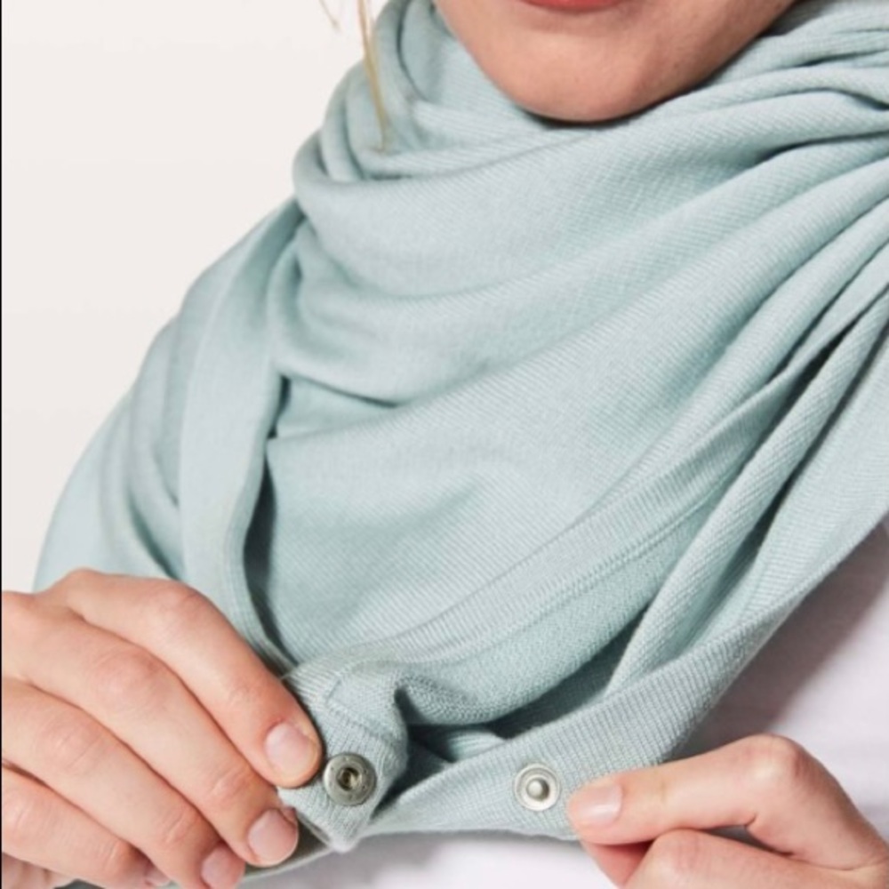 Lululemon Rejuvenate Wrap in Storm Blue